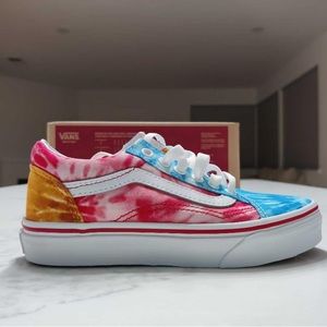 Tie-dye kids shows never been worn, size 1